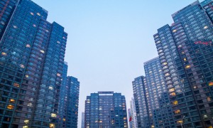 楼市难“入夏”:超15城调控收紧 政策寻求平衡对冲